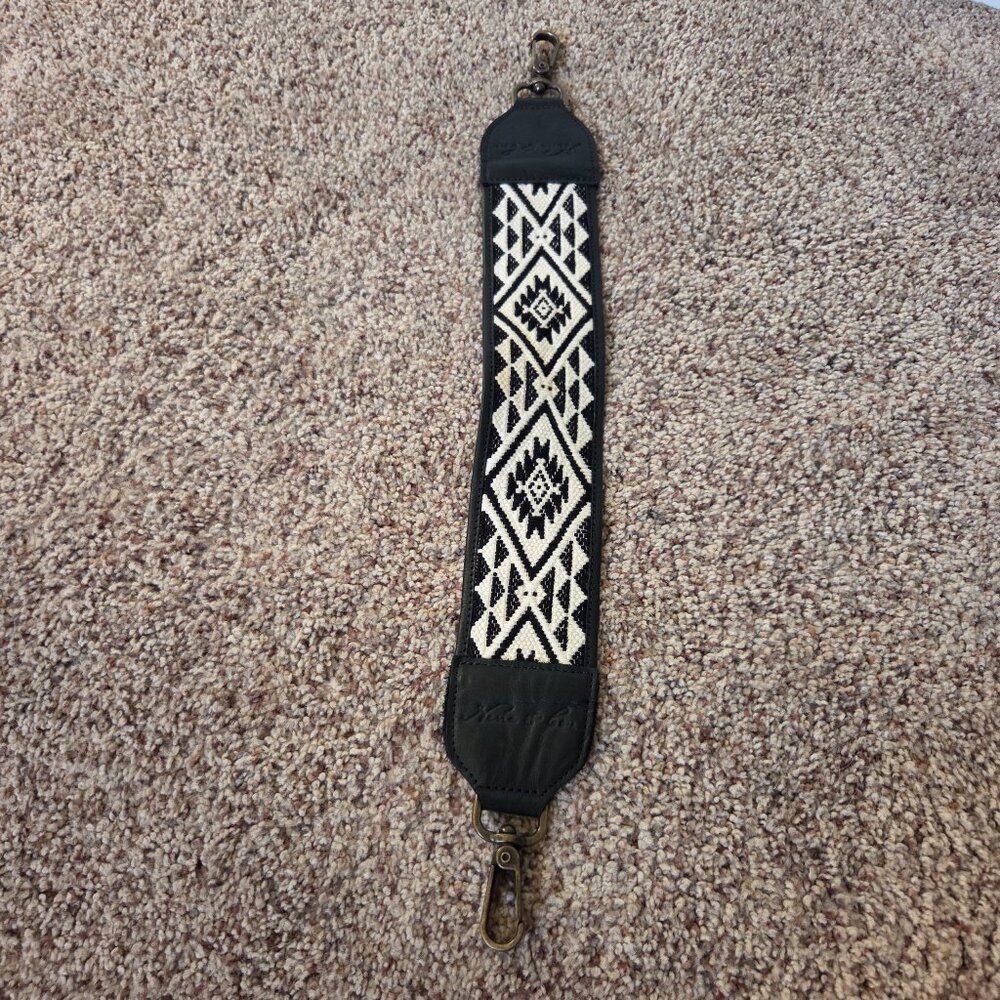 Nena and Co womanhood shorty strap